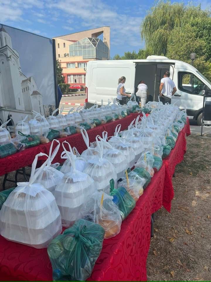 Mese cu pachete pregătite