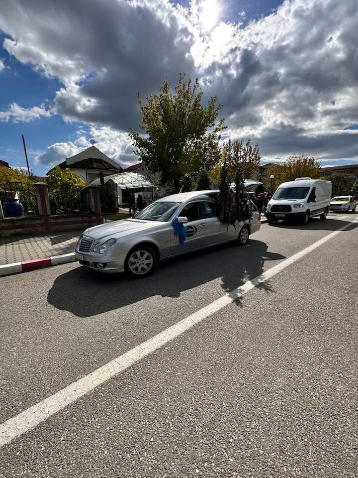Masina mortuala si masina transport mancare